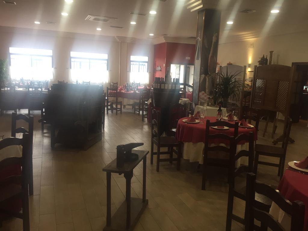 Meson Restaurante La Posada Hostal Calera y Chozas Eksteriør billede