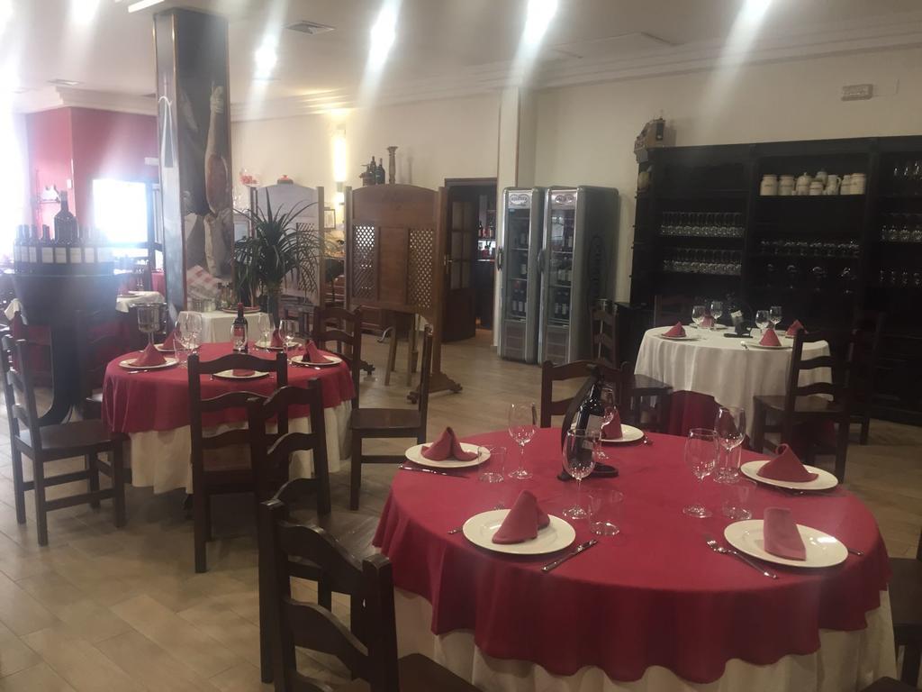 Meson Restaurante La Posada Hostal Calera y Chozas Eksteriør billede