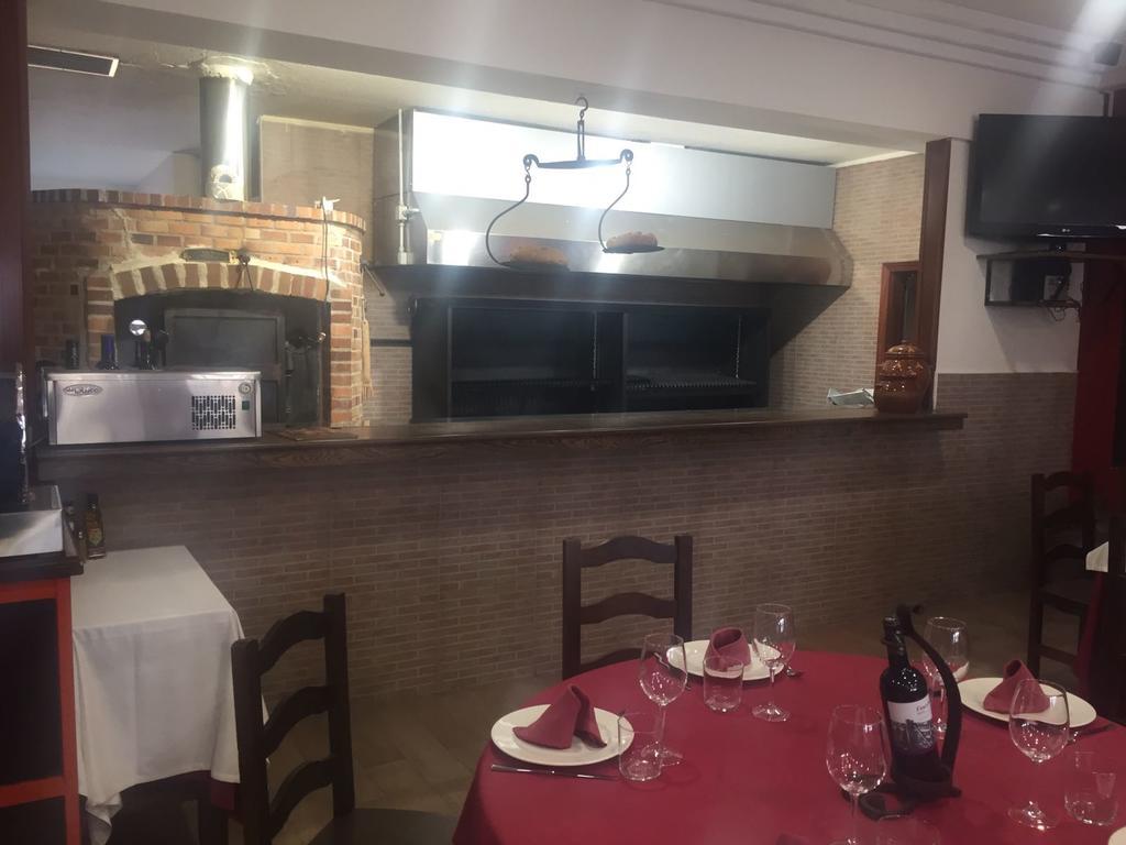 Meson Restaurante La Posada Hostal Calera y Chozas Eksteriør billede